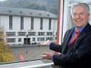 Rektor Eitel freut sich über den Erfolg der Uni Heidelberg