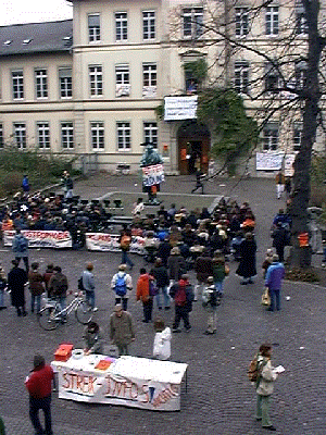 Vorlesung Funke vom Balkon des Friedrichsbaus Herbst 1997